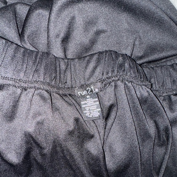 Rue 21 Black Tulle Skirt size XL-Preloved - Picture 2 of 2